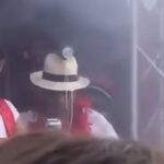 Alain Berset bekommt eine Bierdusche an der Streetparade