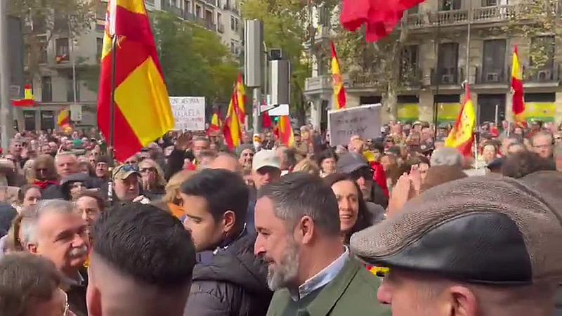 وتشهد إسبانيا احتجاجات ضد الاشتراكية منذ أكثر من شهر