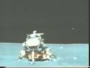 Apollo 15 stijgt op van de maan