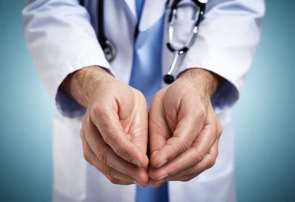 COVID-19: Οι γιατροί έχουν χάσει την αξιοπιστία τους