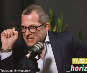 Pripomienka pre Juliana Reichelta: Veľká láska k vakcíne – románik s medzerami v pamäti