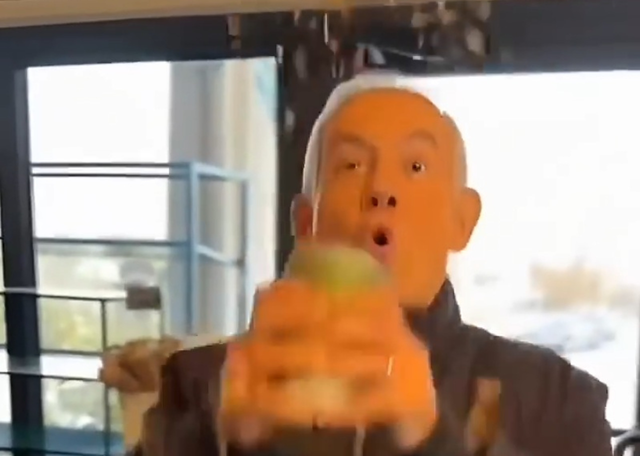 Der lustigste Kriegsverbrecher der Weltgeschichte meldet sich zurück