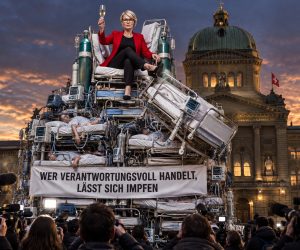 Rickli will in den Bundesrat, das Volk bezahlt: Intensivbett gestrichen, Busse versteckt, Franchise hoch